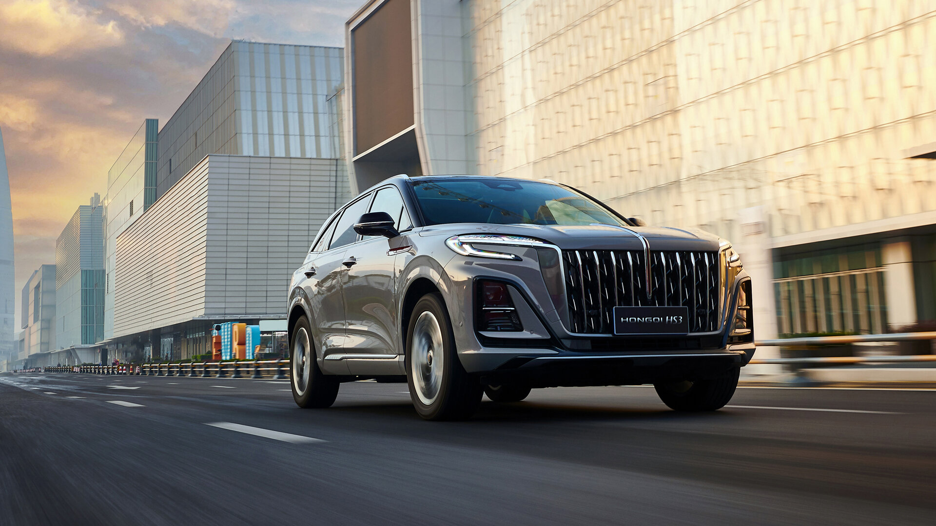 Премиум-кроссовер Hongqi HS3 подешевел в России до уровня Lada Aura