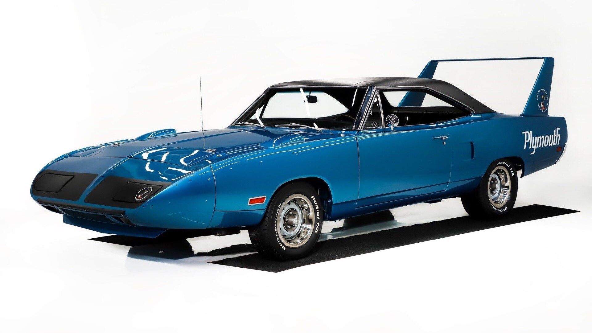 Знаменитый Plymouth Superbird превратился в очень дорогой рестомод с огромным мотором