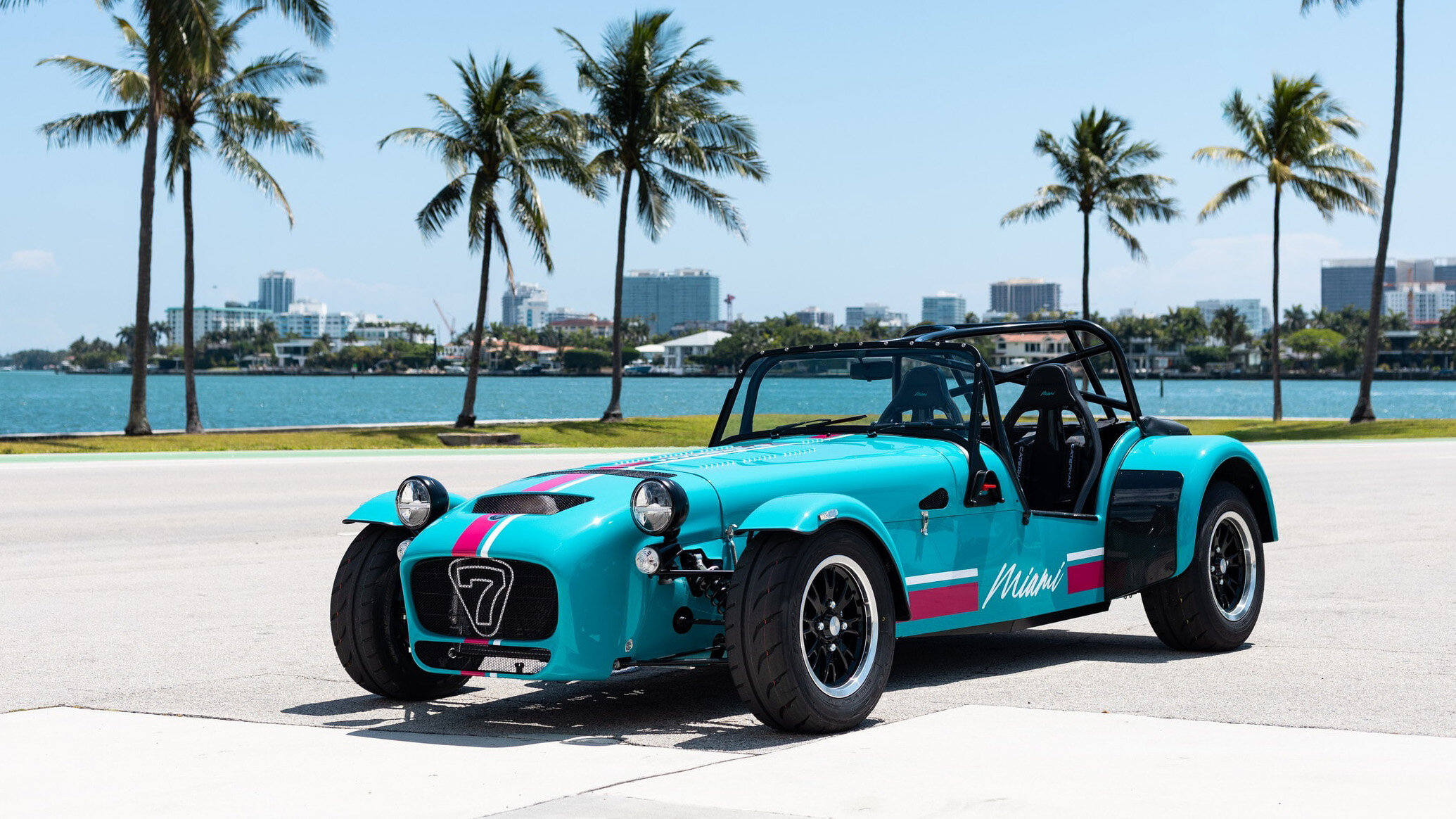 Винтажный спорткар Caterham получил спецверсию в честь Формулы-1