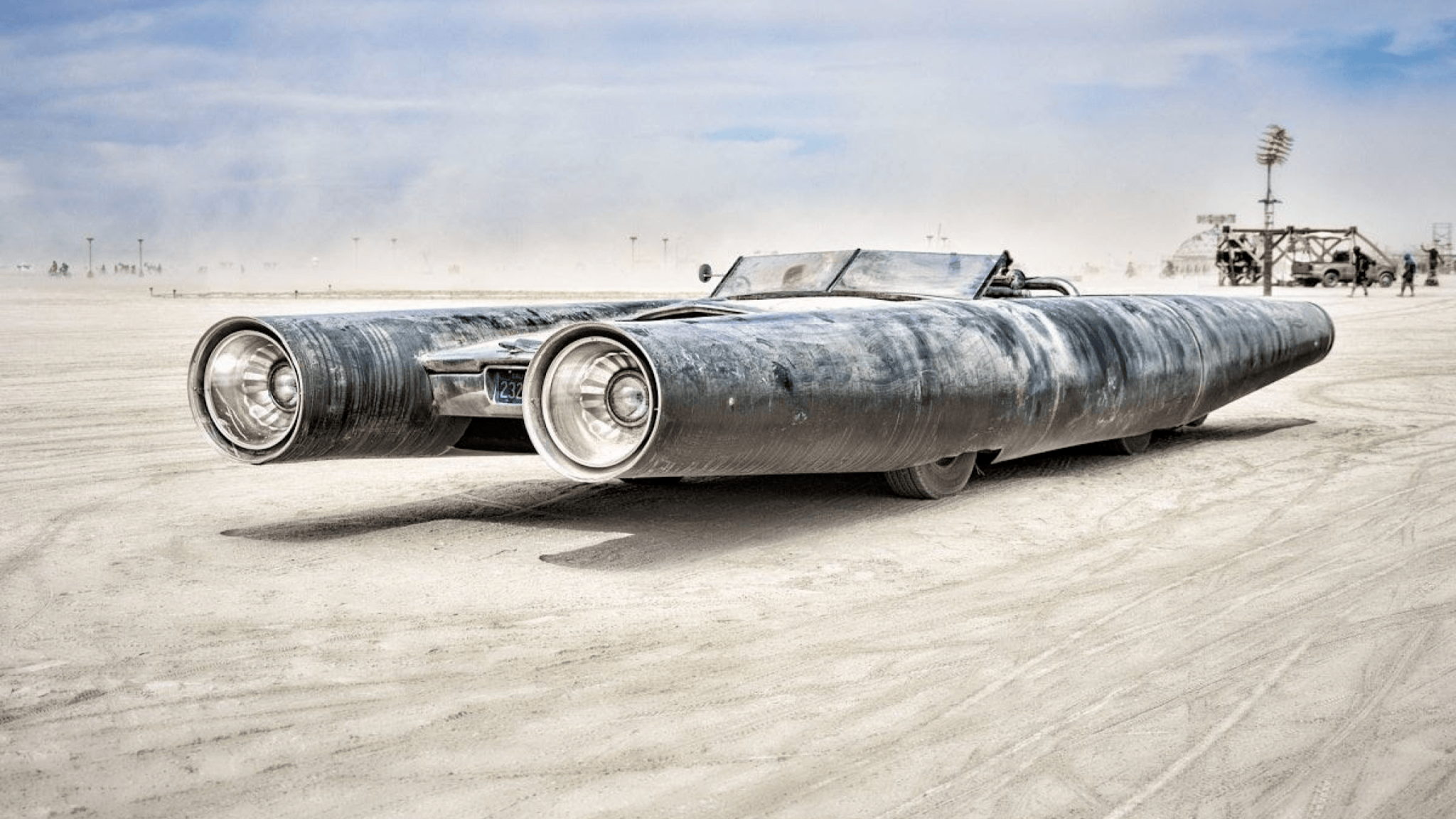 Фестиваль Burning Man распродаёт очень странные предметы искусства. Среди них — машины-мутанты