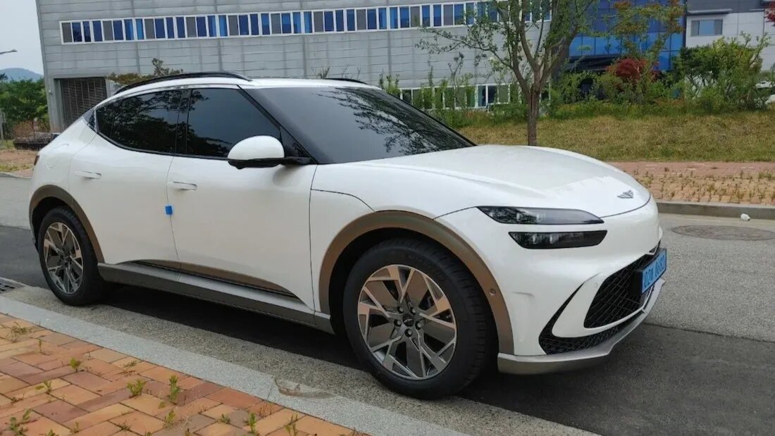 В России начали продавать электрокроссоверы Genesis GV60