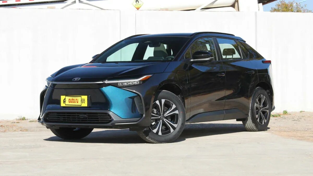 Стала известна цена электрокроссовера Toyota bZ4X в России
