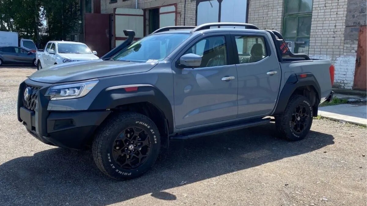 В Россию привезли богатую китайскую версию Nissan Navara от Dongfeng