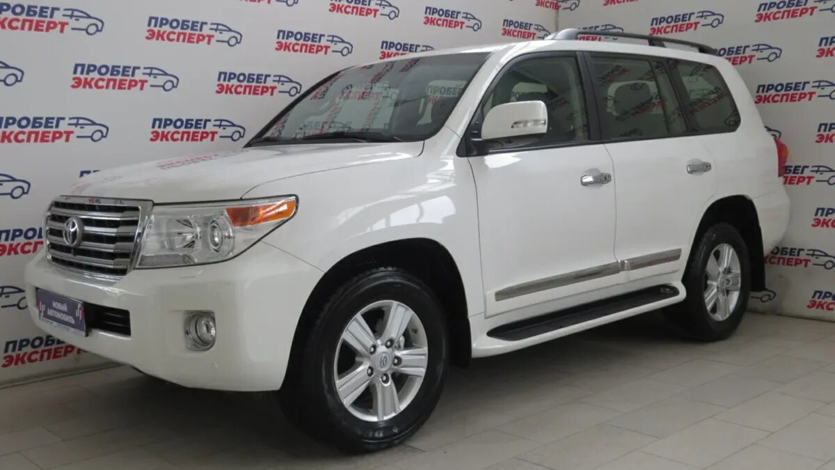 Девятилетний Land Cruiser 200 без пробега продают на Авто.ру
