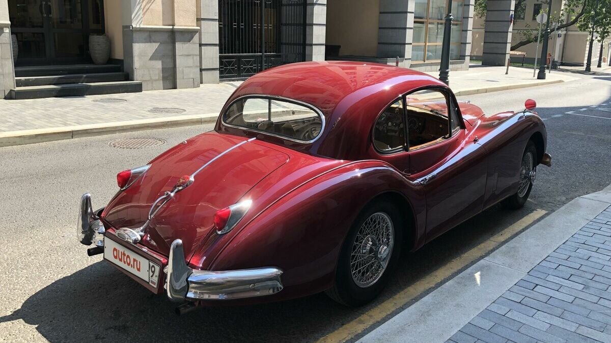 В Москве продают редкий (и очень красивый) старинный Jaguar