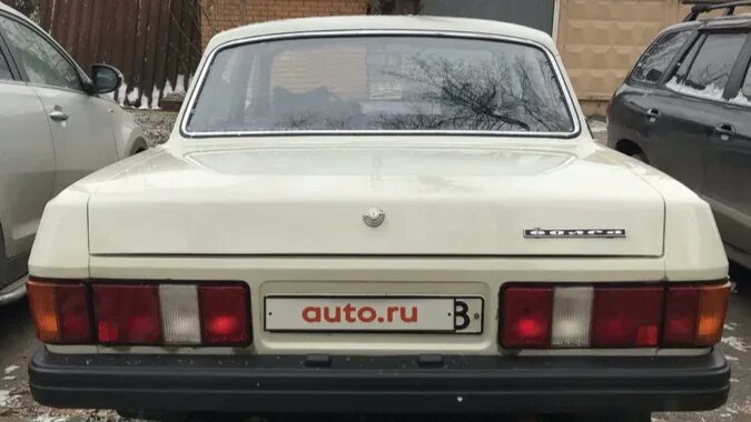 Новая «Волга» простояла в гараже 31 год — теперь её продают