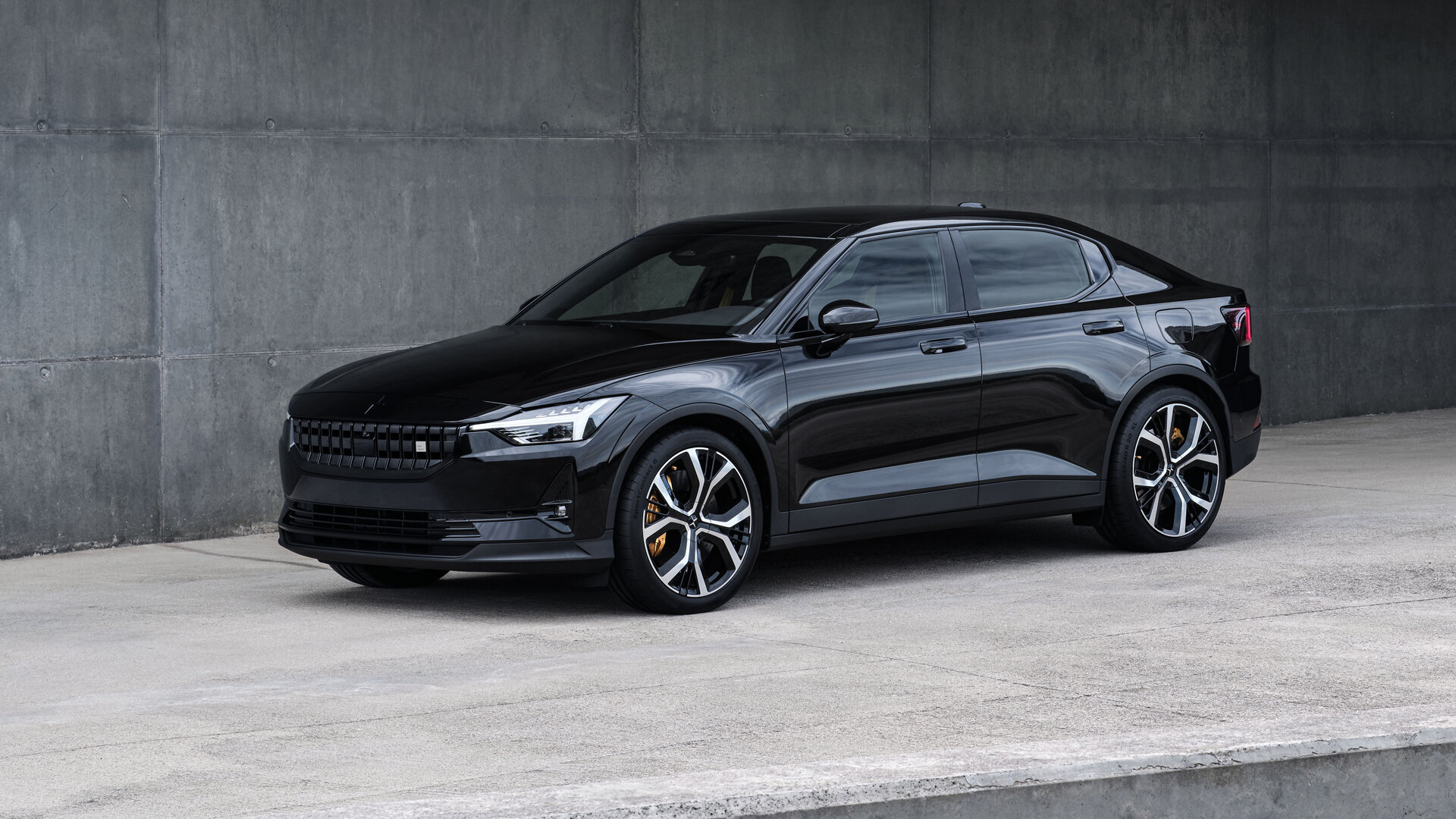 Электрокар Polestar 2 стал дальнобойнее благодаря новой батарее
