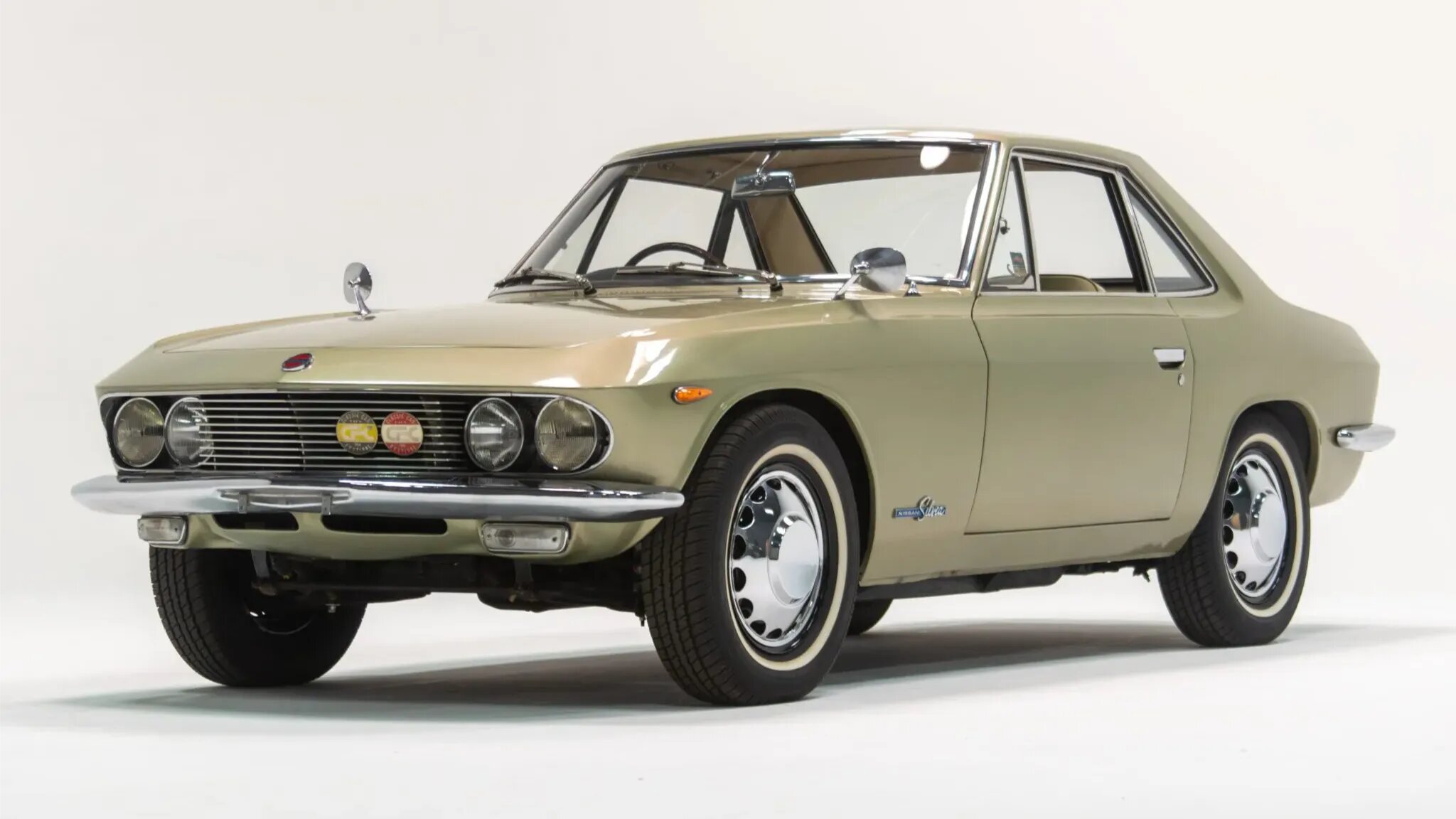 На торги выставили редкое 60-летнее купе Nissan Silvia