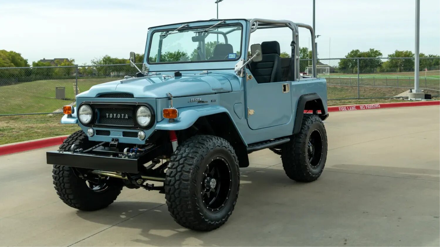 Рестомод Toyota Land Cruiser FJ40 с американским V8 выставили на аукцион