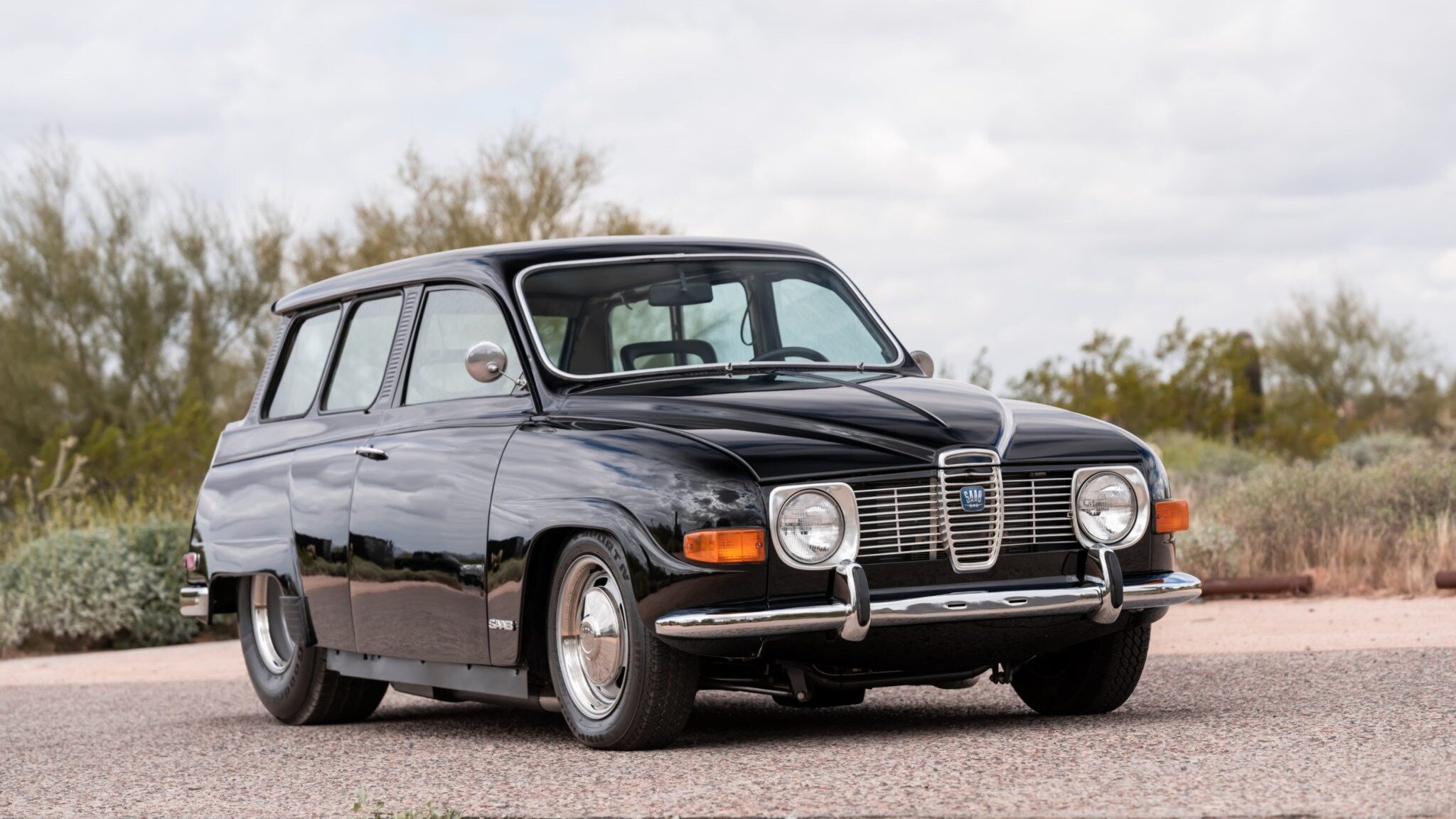 Старый универсал Saab доработали мотором 8.2 V8 и выставили на аукцион