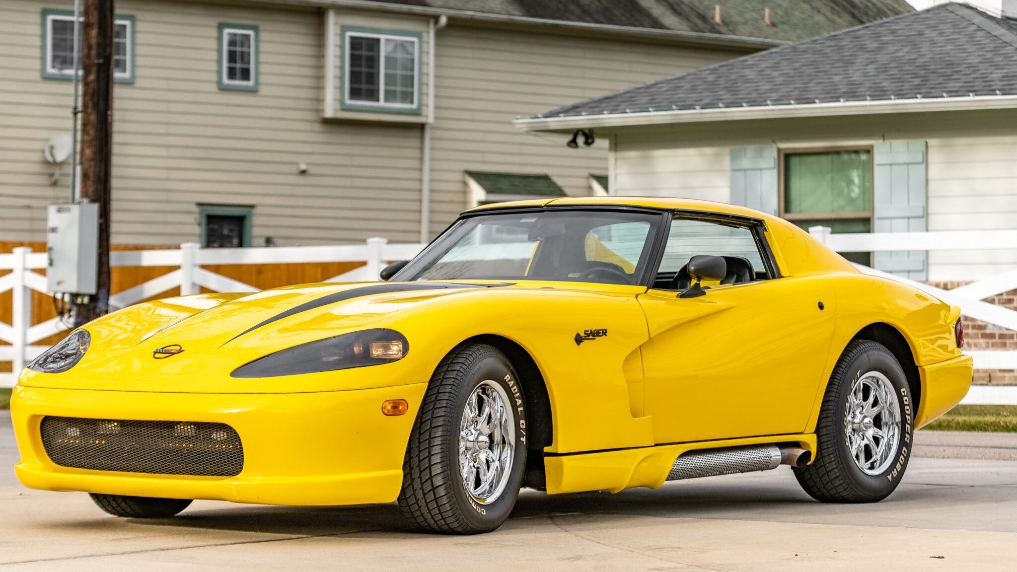 На аукционе не смогли продать странный Chevrolet Corvette, похожий на Dodge Viper
