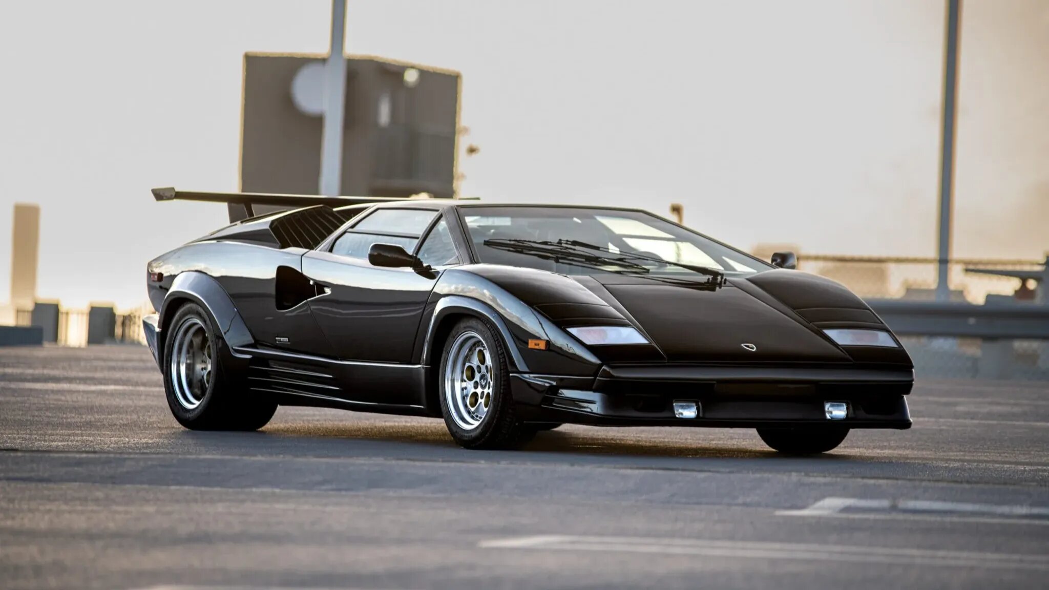 За Lamborghini Countach Рода Стюарта дают 370 000 долларов за 8 дней до конца торгов