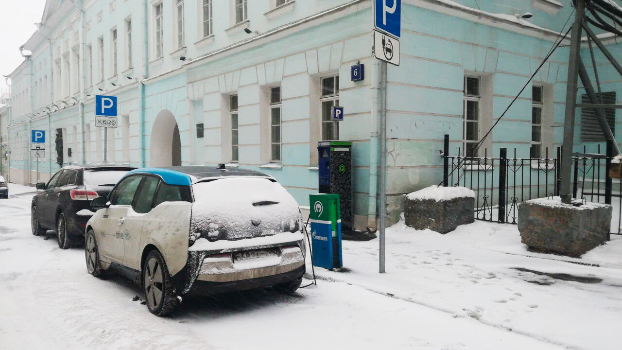 Жители столицы стали в 15 раз активнее пользоваться зарядками для электрокаров