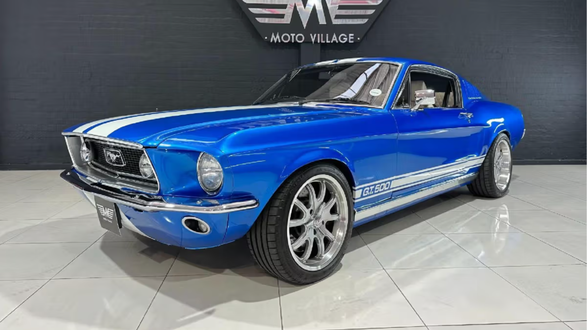 В ЮАР выставили на продажу BMW M3, который выглядит как Ford Mustang