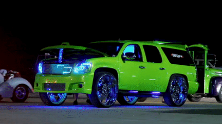 Chevrolet Suburban превратили в короля вечеринок. Потребовалось 2000 светодиодов и 30 динамиков