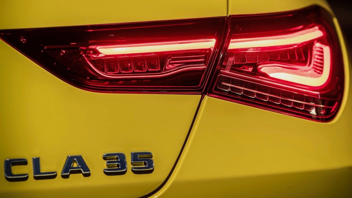Заряженный Mercedes-AMG CLA 35 показали на тизере