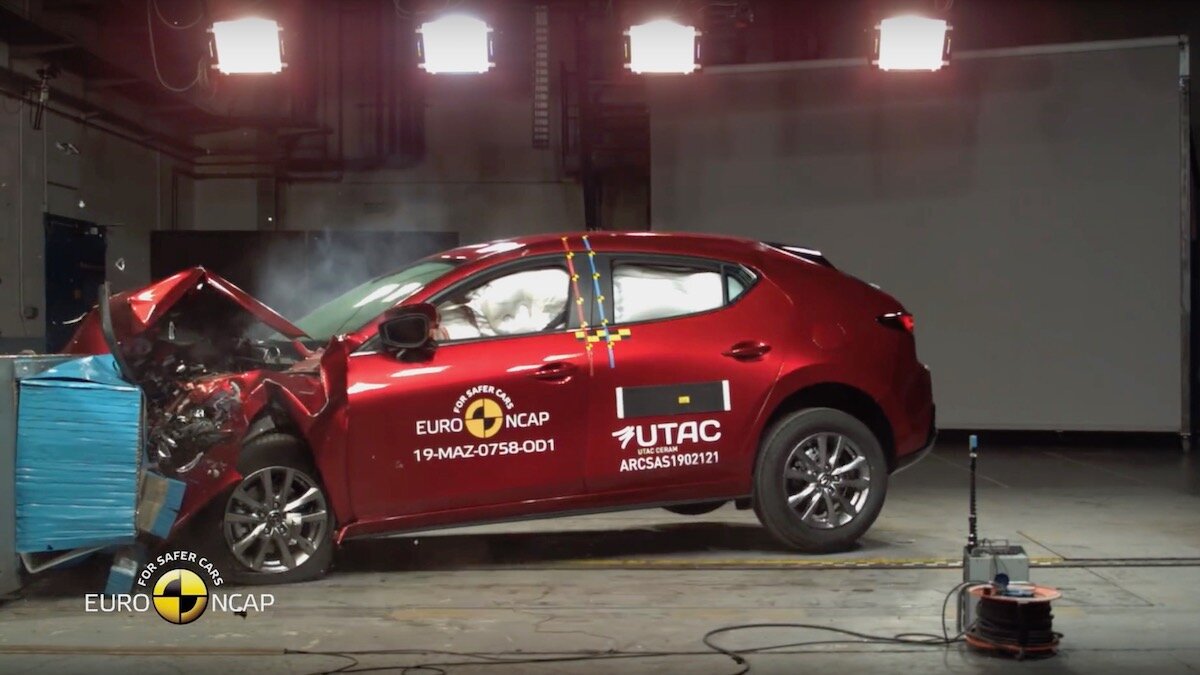 Свежие результаты краш-тестов: новые Toyota RAV4, Mazda3 и ещё пять машин