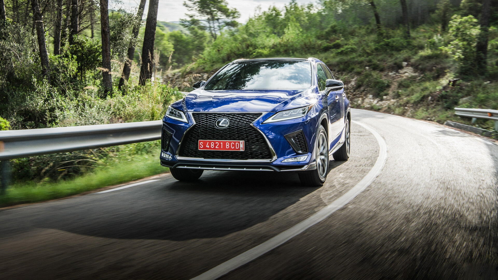 «Я вас услышал»: стал ли Lexus RX лучше после обновления