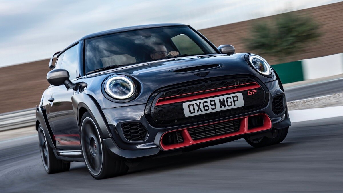 MINI JCW GP: огромный спойлер и распорка вместо задних сидений