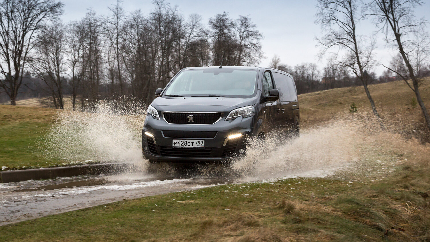 С вискомуфтой по жизни: тест минивэна Peugeot Traveller 4x4