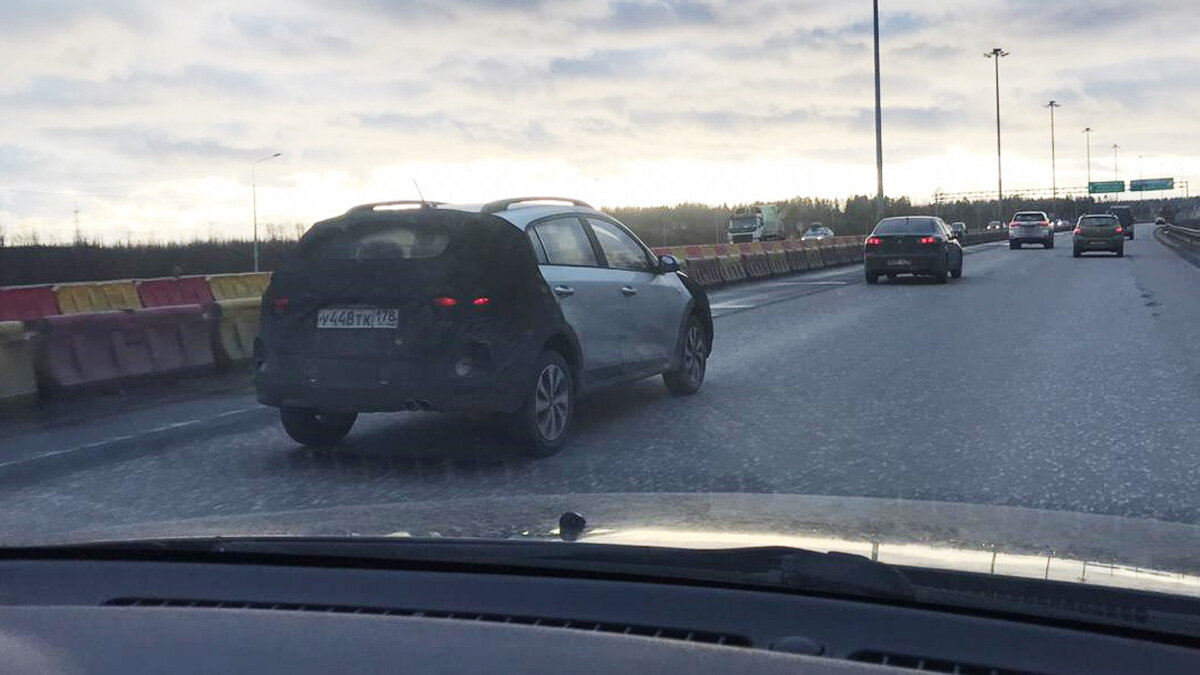 Обновлённый Kia Rio X-Line замечен в Санкт-Петербурге