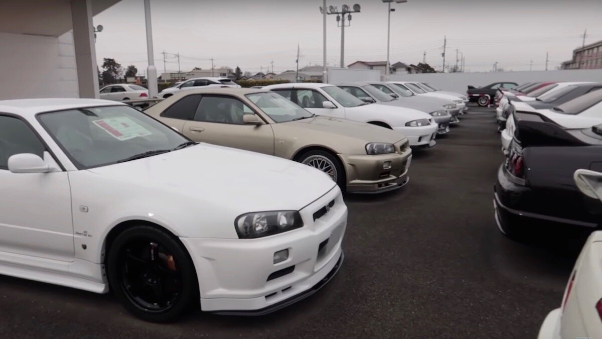 Взгляните на дилера, продающего сотни классических Nissan Skyline
