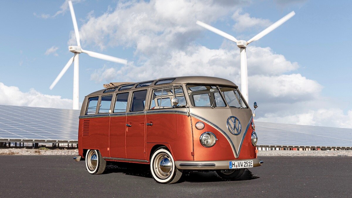 VW занялся переделкой классических микроавтобусов в электрокары