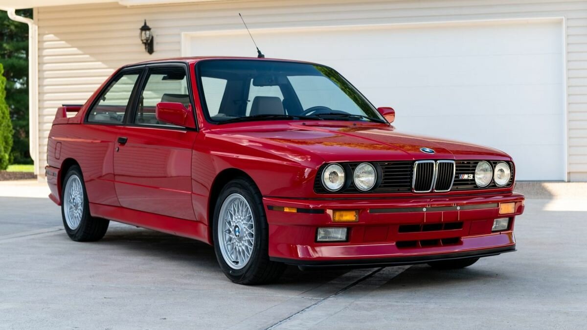 32-летнюю BMW M3 продают по цене двух M4 без пробега