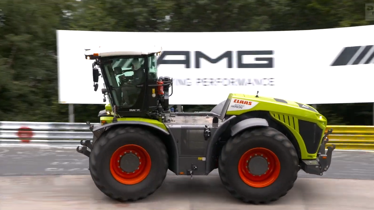 Посмотрите, как 500-сильный трактор Claas Xerion 5000 VC установил рекорд Нюрбургринга