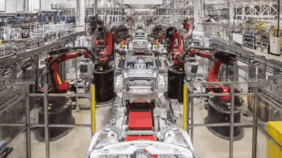 Tesla показала на видео китайскую гигафабрику изнутри