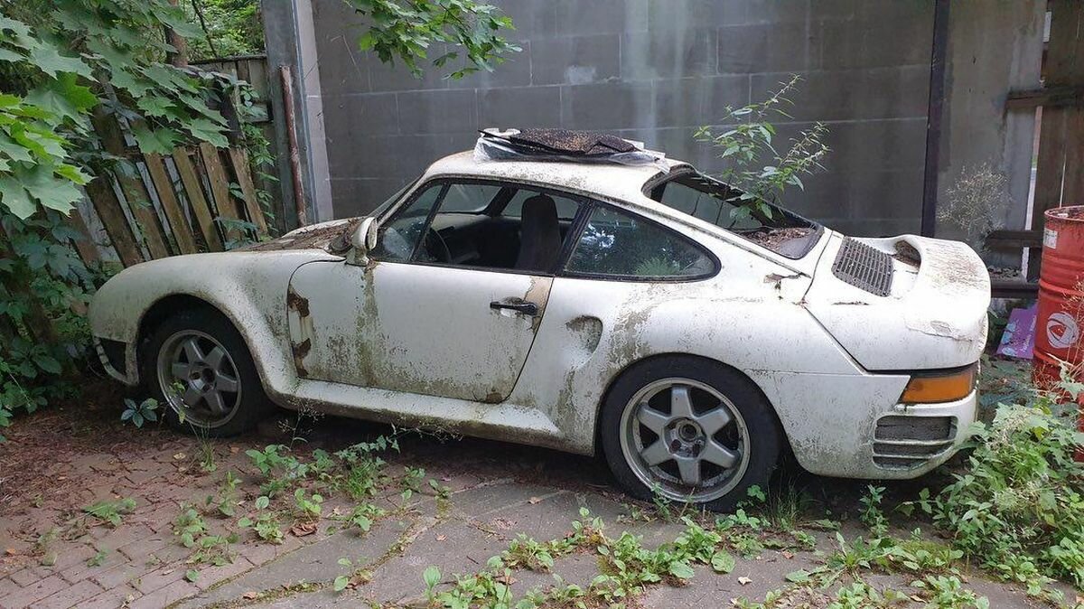 В Подмосковье нашли брошенным спорткар, похожий на редчайший Porsche 959