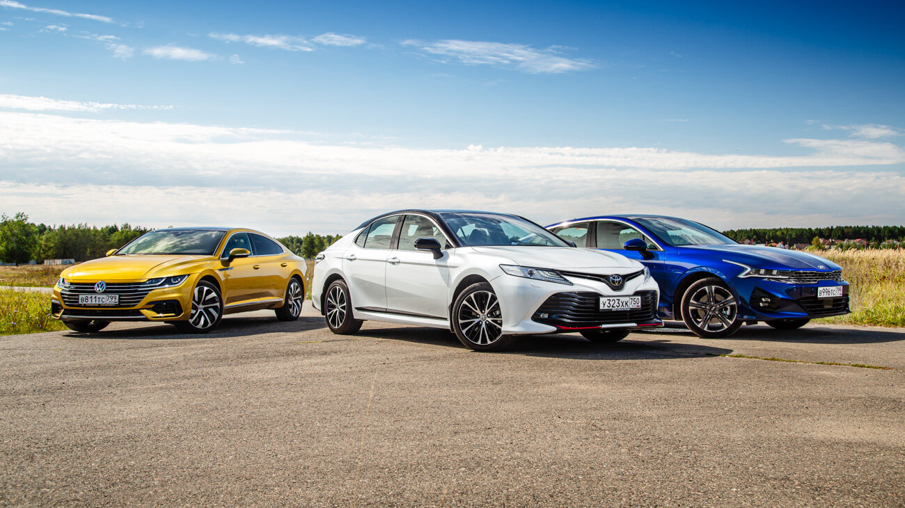 Бизнес-фитнес: Kia K5 против Toyota Camry и Volkswagen Arteon
