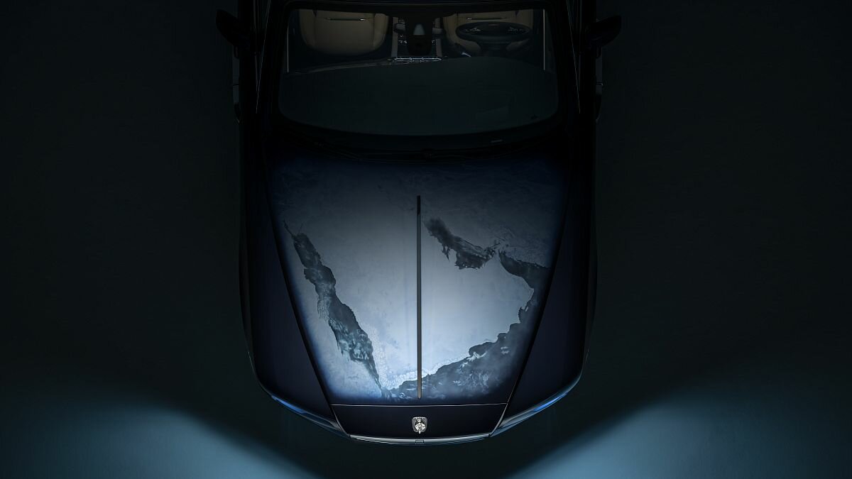 Ближний Восток на капоте, салон с планетами: как выглядит «космический» Rolls-Royce Wraith 
