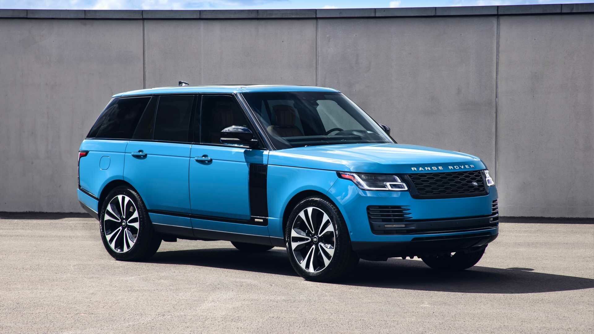 Внедорожники Range Rover юбилейной серии Fifty подорожали перед появлением в России