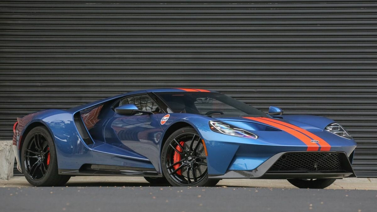 Очень редкий суперкар Ford GT продаётся за 54 миллиона рублей. Он почти без пробега