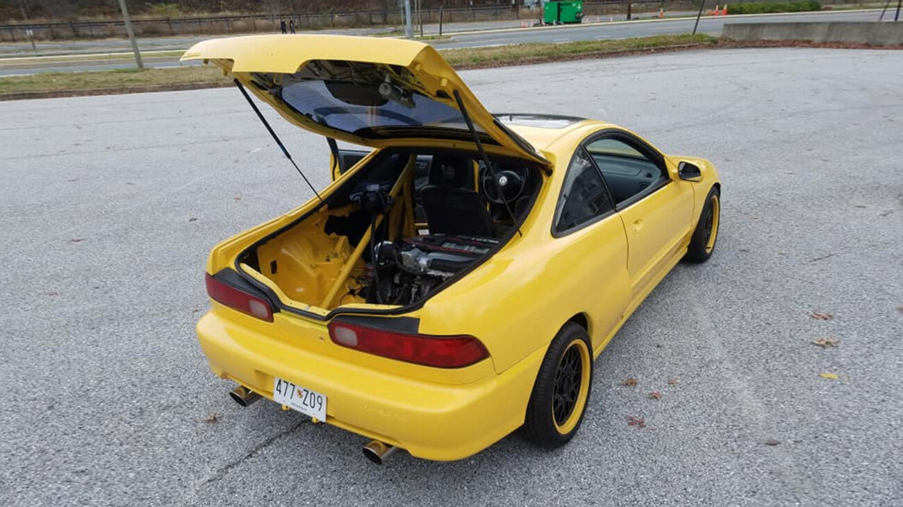 Старую Honda Integra превратили в заднеприводный спорткар с VR6 в багажнике