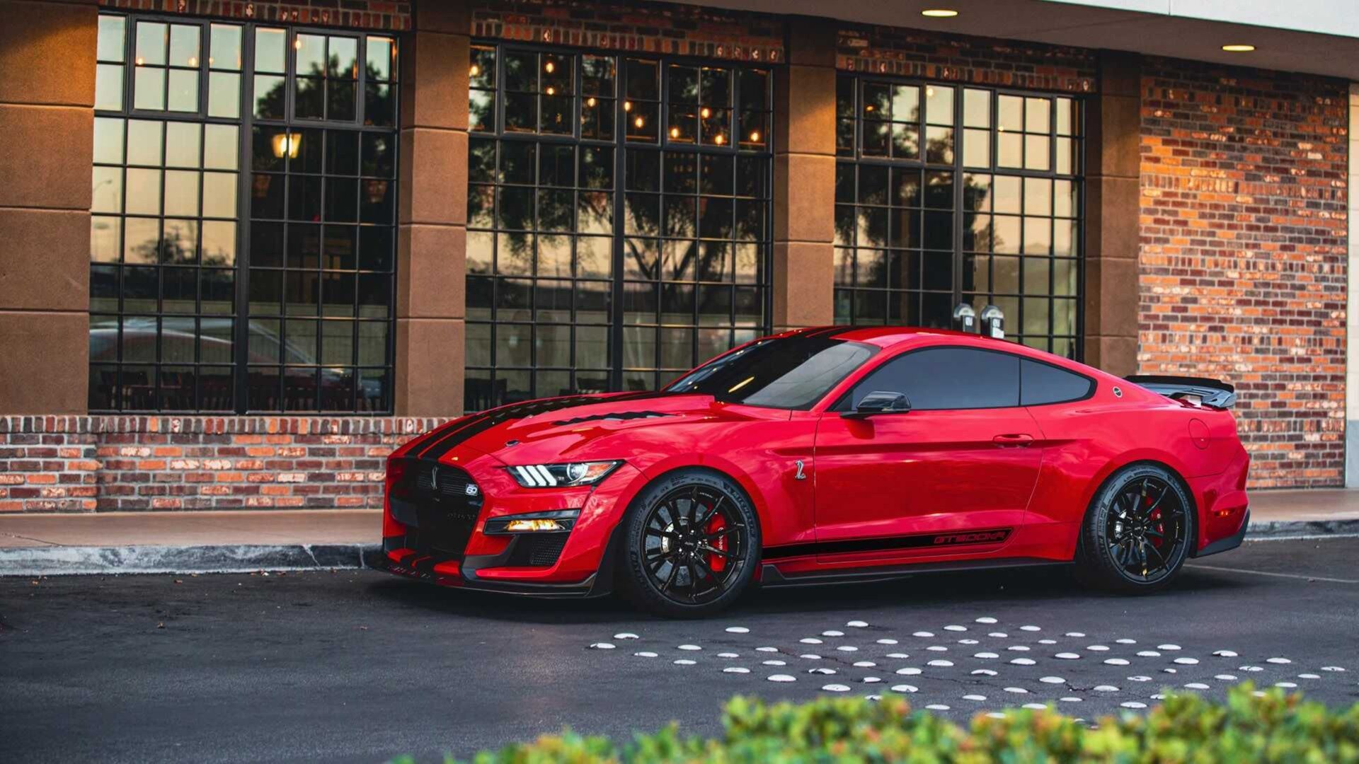 В США приостановлена сборка спорткаров Ford Mustang и Chevrolet Camaro