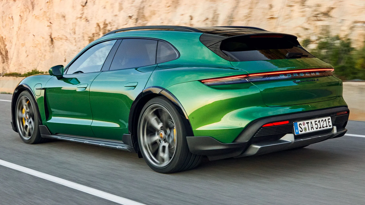 Представлен электрокроссовер Porsche Taycan Cross Turismo: одна батарея, два мотора и большой клиренс