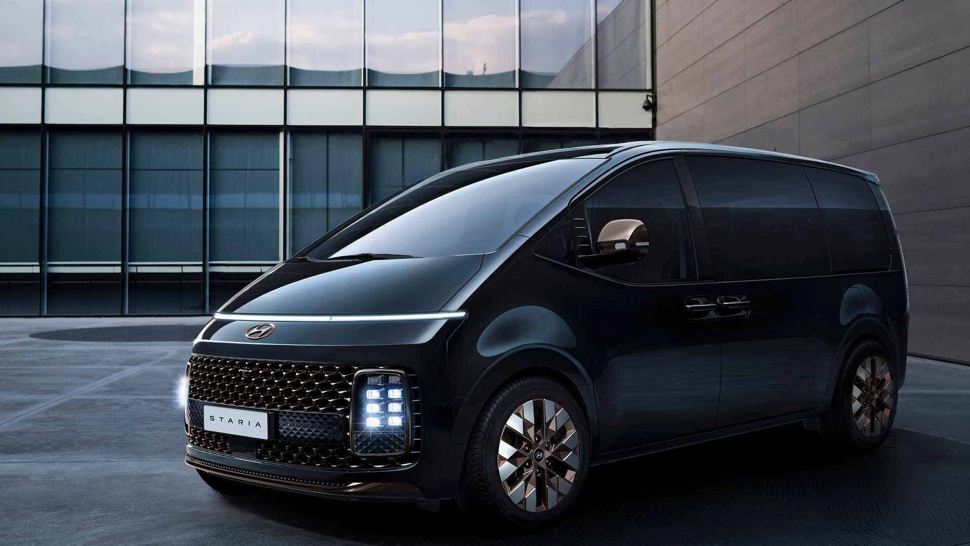 «Космический» минивэн Hyundai с «планшетом» в салоне рассекречен