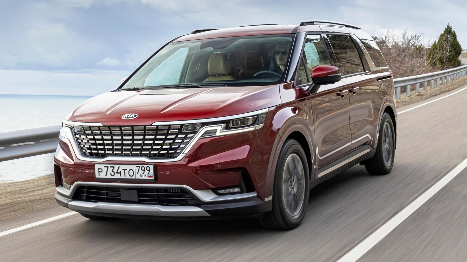 Огромный кроссвэн Kia Carnival: все цены для России