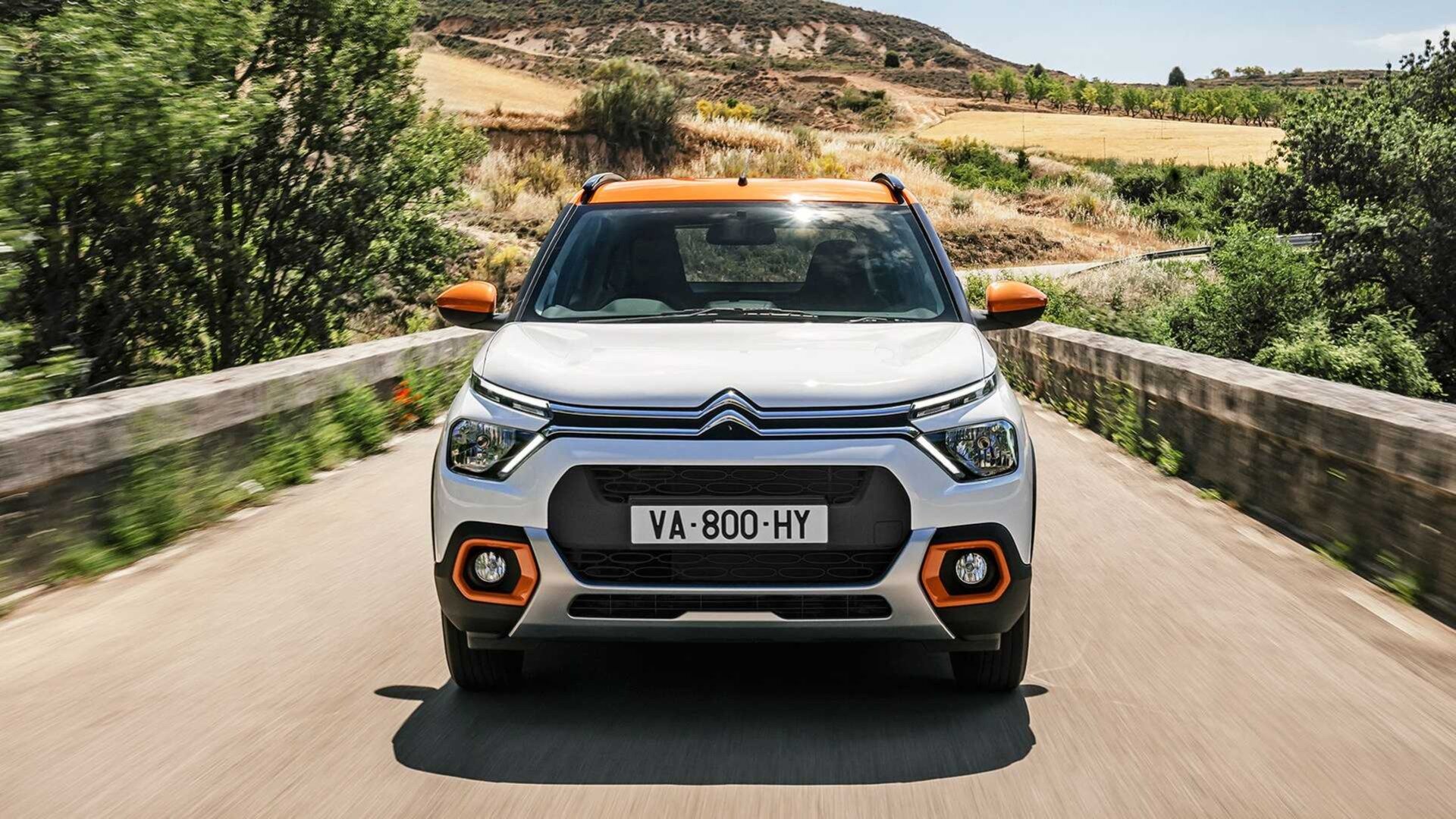 В феврале Citroen представит электрокар на базе кросс-хэтча C3