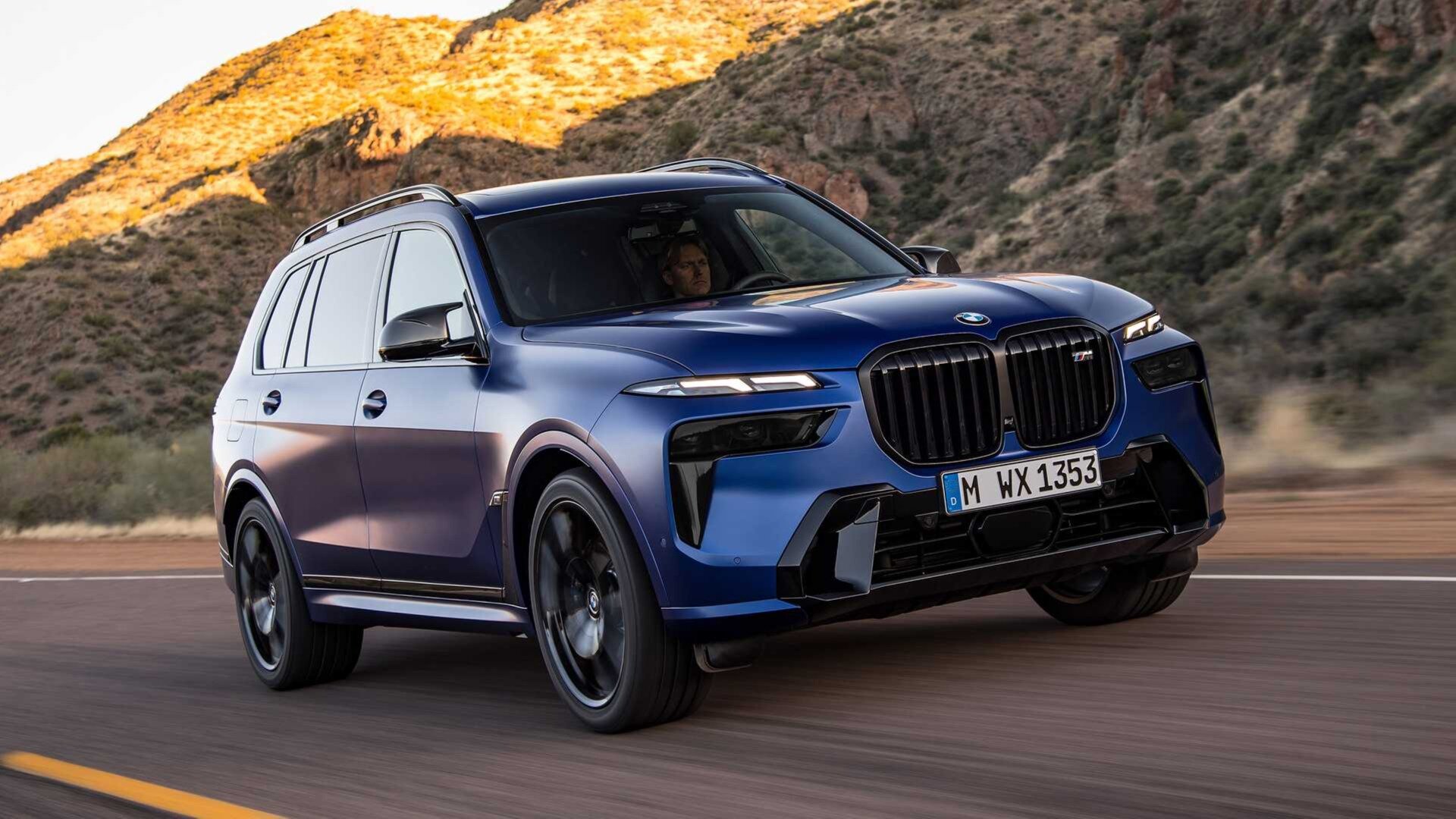 Представлен рестайлинговый BMW X7: двухэтажная оптика, продвинутый автопарковщик и рекордно большие колёса