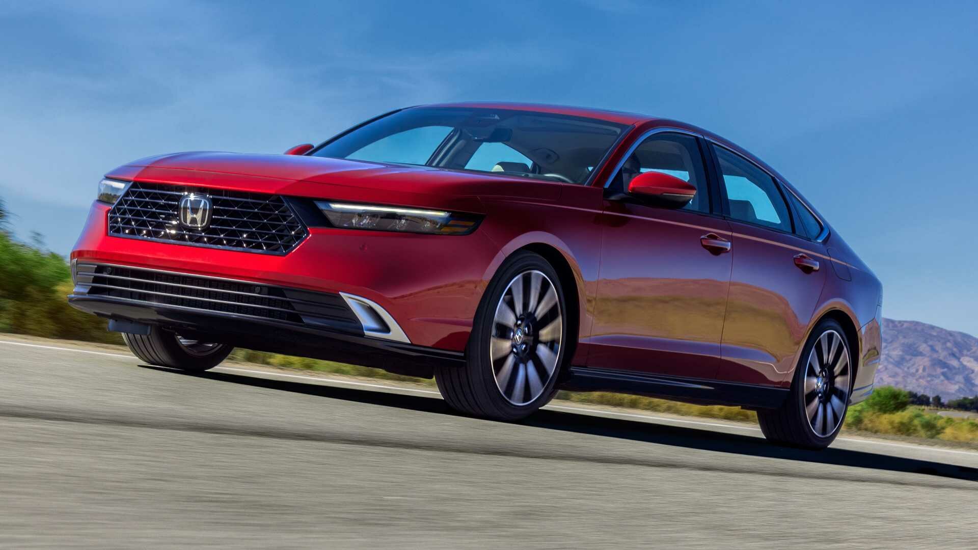 Honda представила новый Accord: минус один ДВС, плюс гибрид
