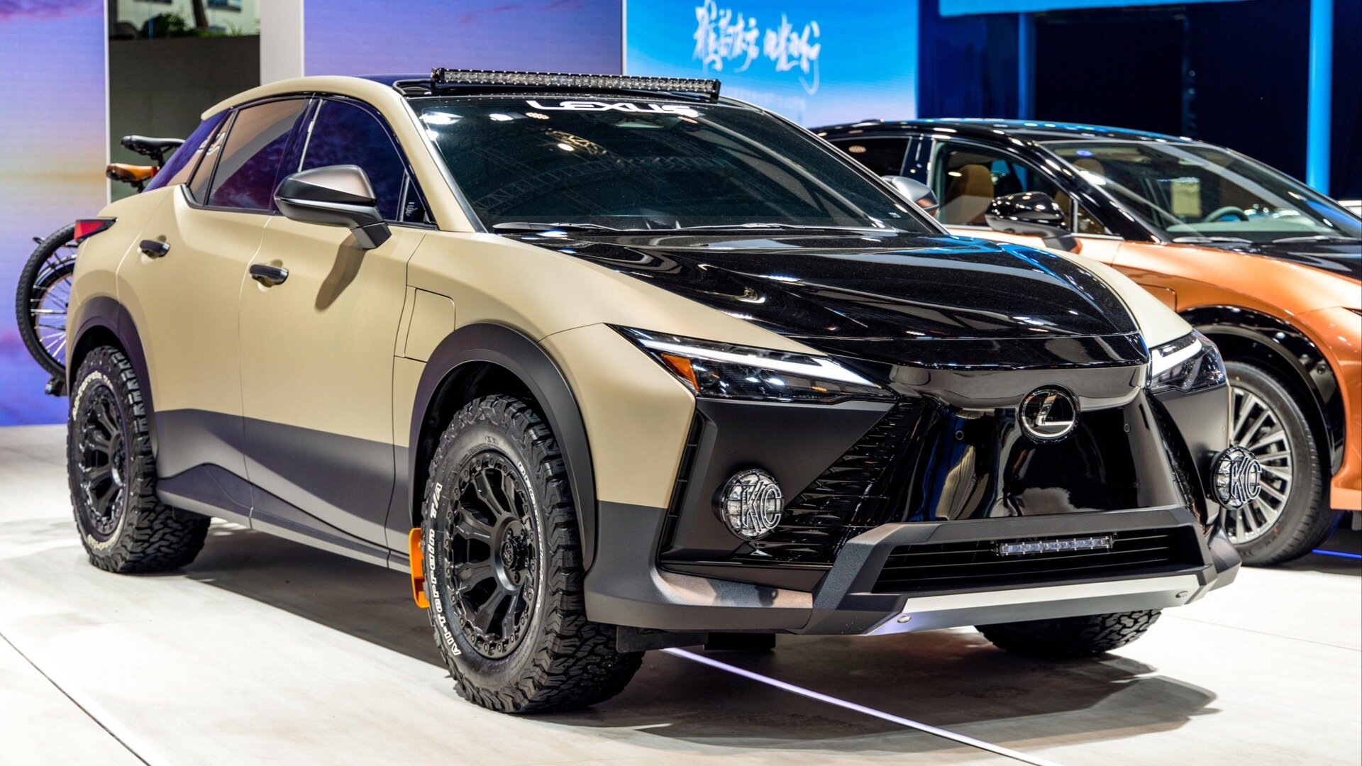 Электрокроссовер Lexus RZ подготовили к бездорожью и путешествиям