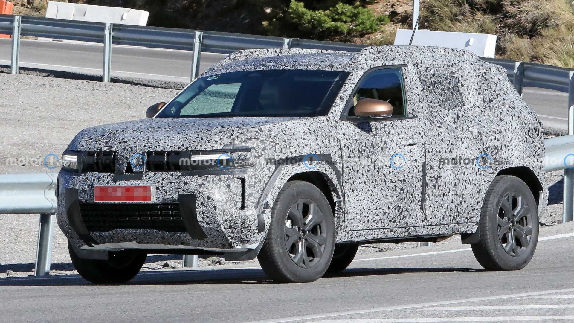 Новый Duster сфотографировали на тестах в серийном кузове
