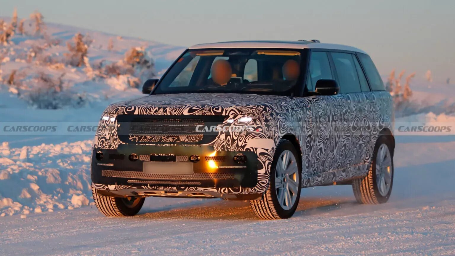 Обновлённый Range Rover: первые фотографии