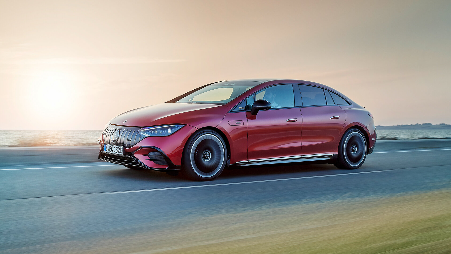 3,3 секунды до сотни: электрический Mercedes-Benz E-класса получил сразу две AMG-версии