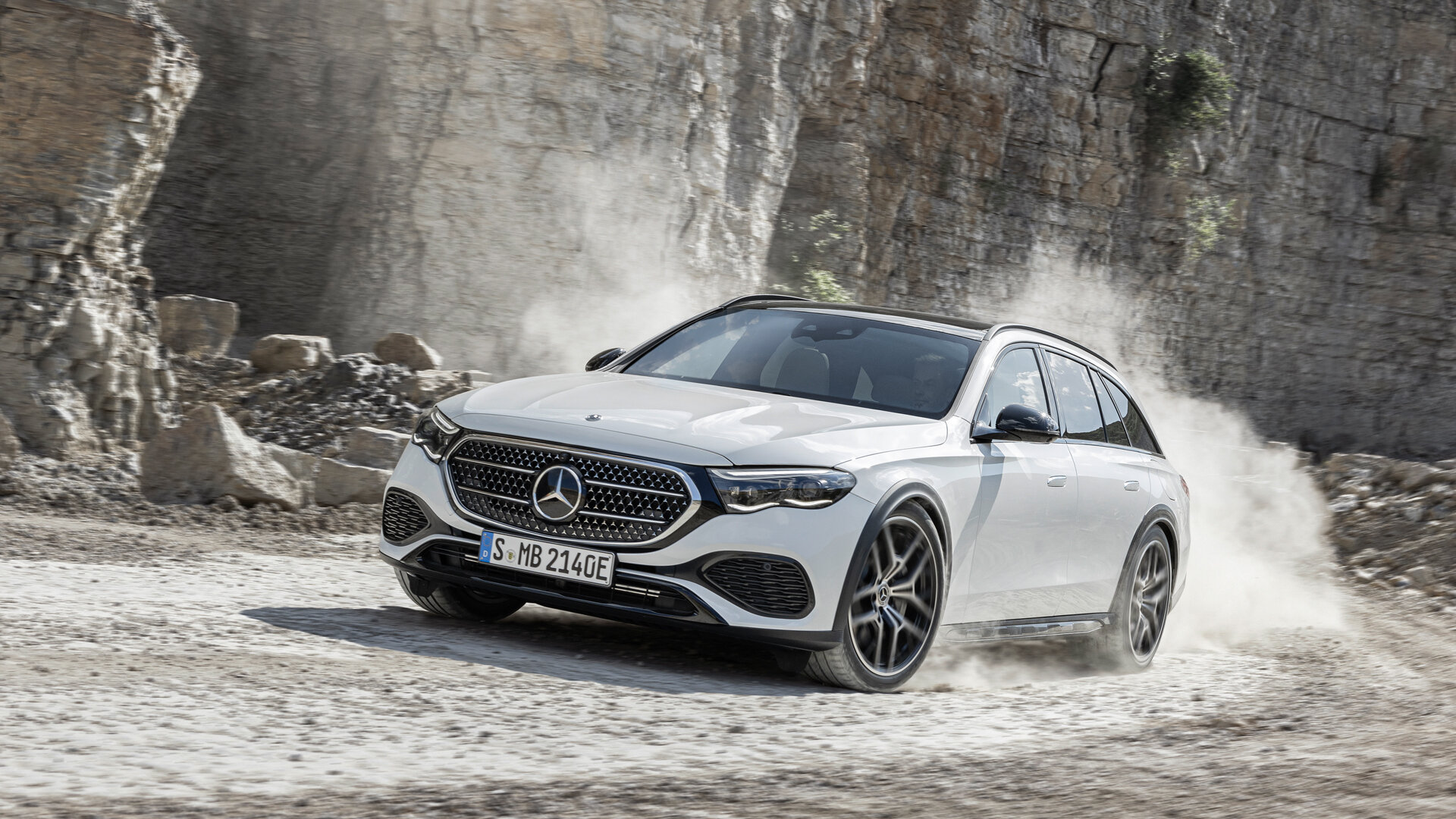 Представлен вседорожный Mercedes-Benz E-класса: увеличенный клиренс и три гибрида