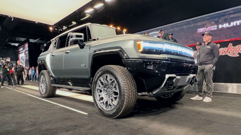Первый серийный внедорожник Hummer EV продали за полмиллиона долларов