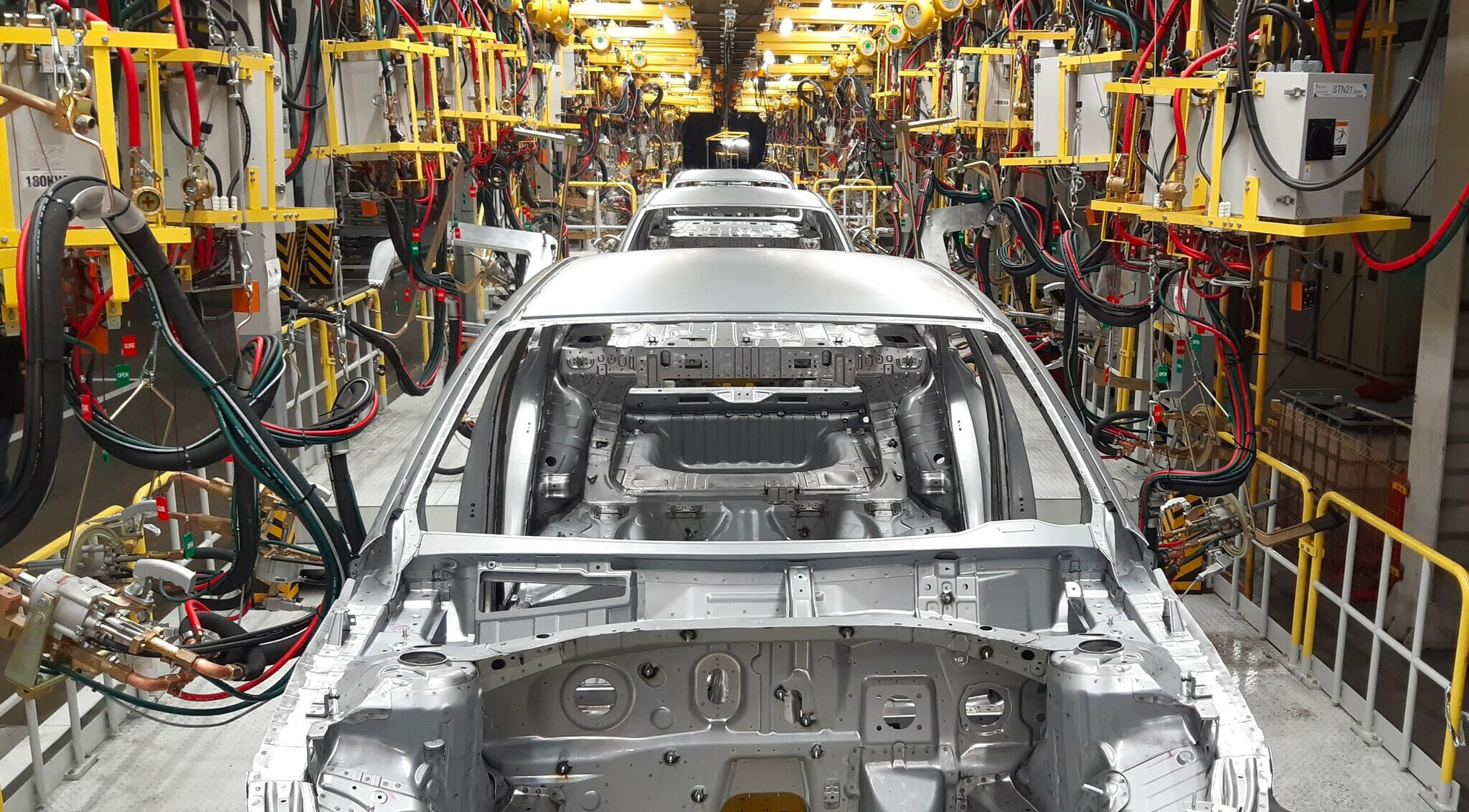Российские автозаводы иностранных брендов: кто ушёл, а кто пока нет. Полный список